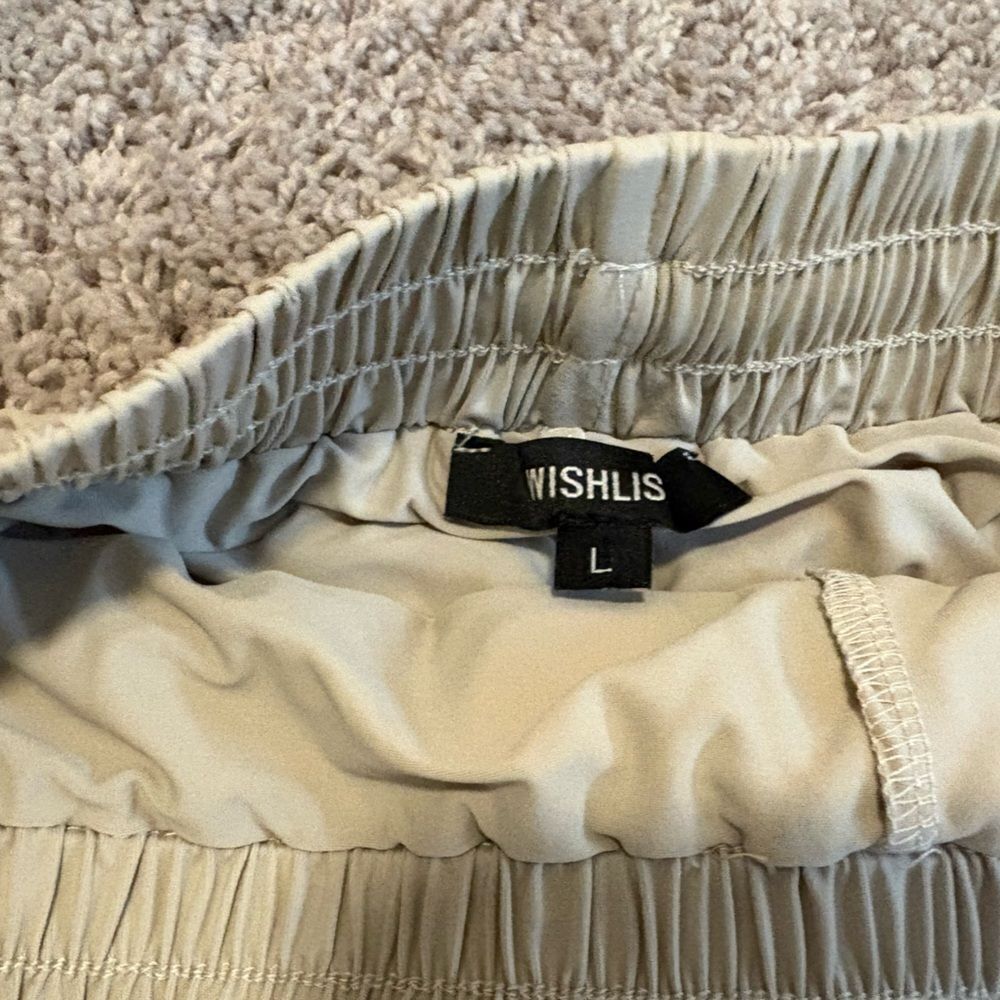 Wishlist Cream Colored Flutter Style Shorts - Picture 4 of 4